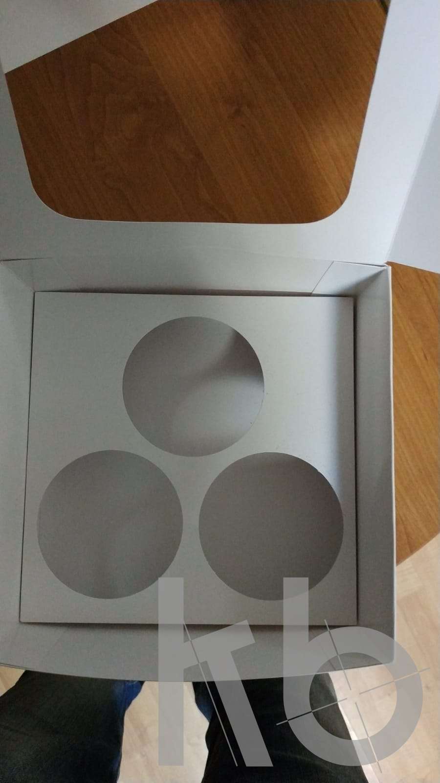Коробка белая на 3 шара